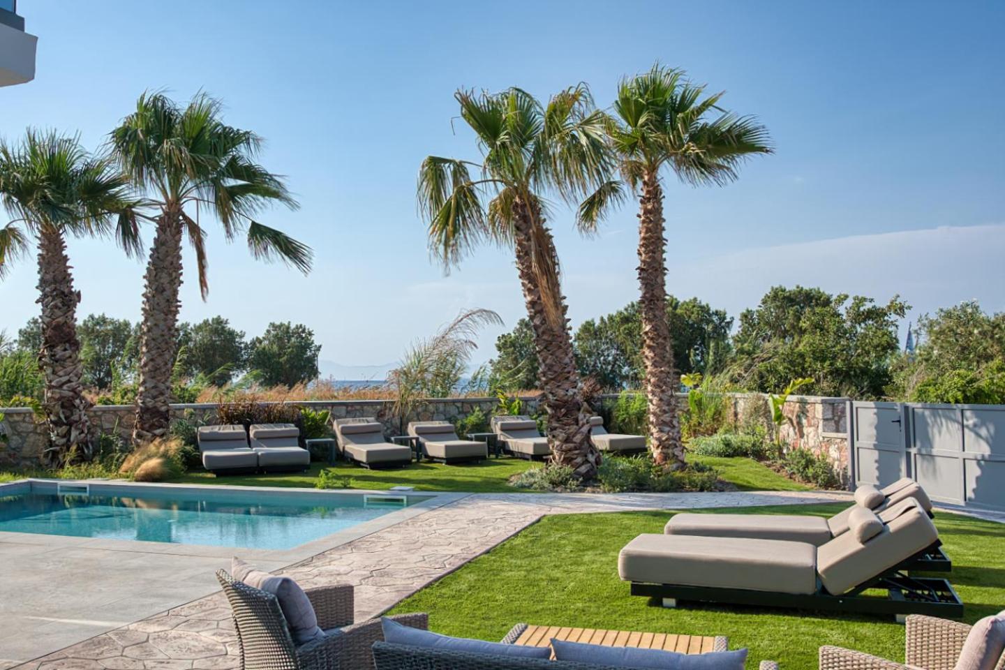 Penelope Beachfront Villa Kremasti  Exterior photo